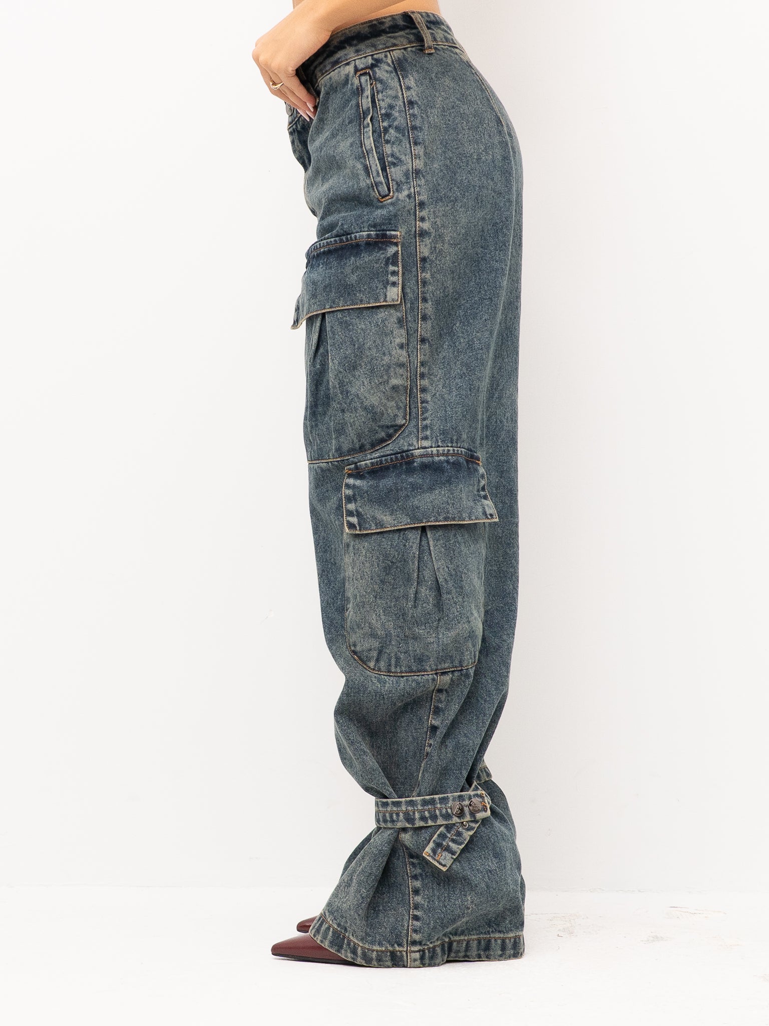 JEANS SILENCE LIMITED J016